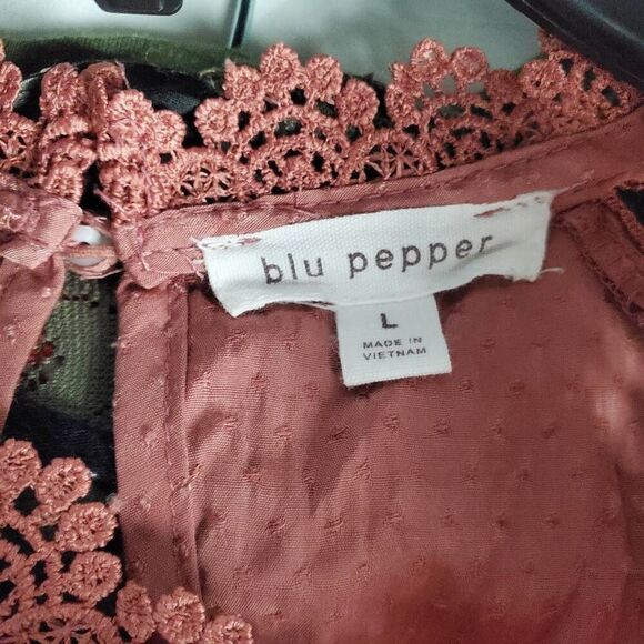 Blu Pepper Women’s Lace Sleeve Dot Textured Top Size L Mauve - Picture 5 of 7